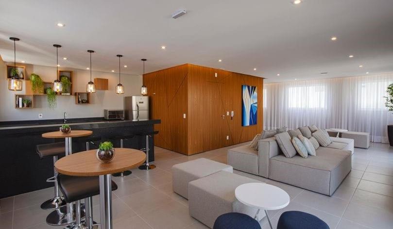 B714 - Excellent Location - Downtown *